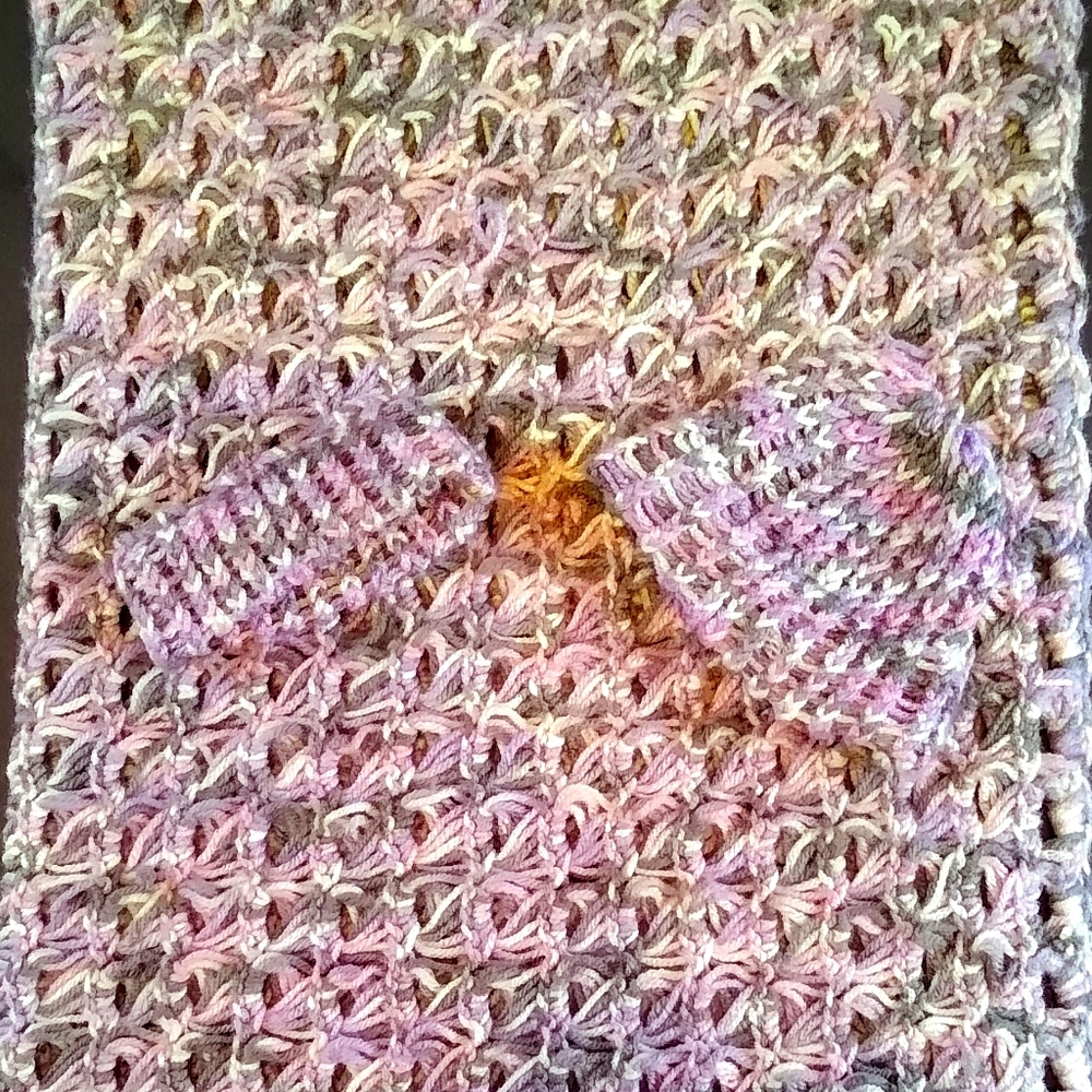 Handmade baby blanket with hat and headband